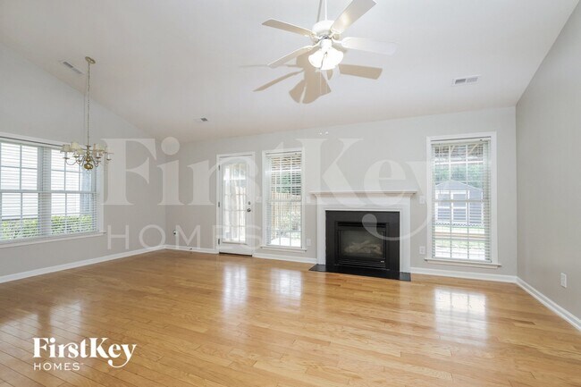 Foto del edificio - 6107 Black Willow Dr