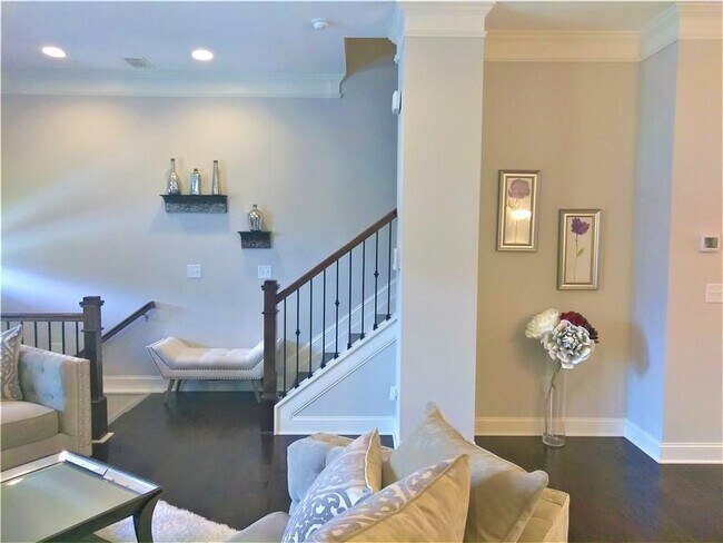 Foto del edificio - 4475 Donahue Ave