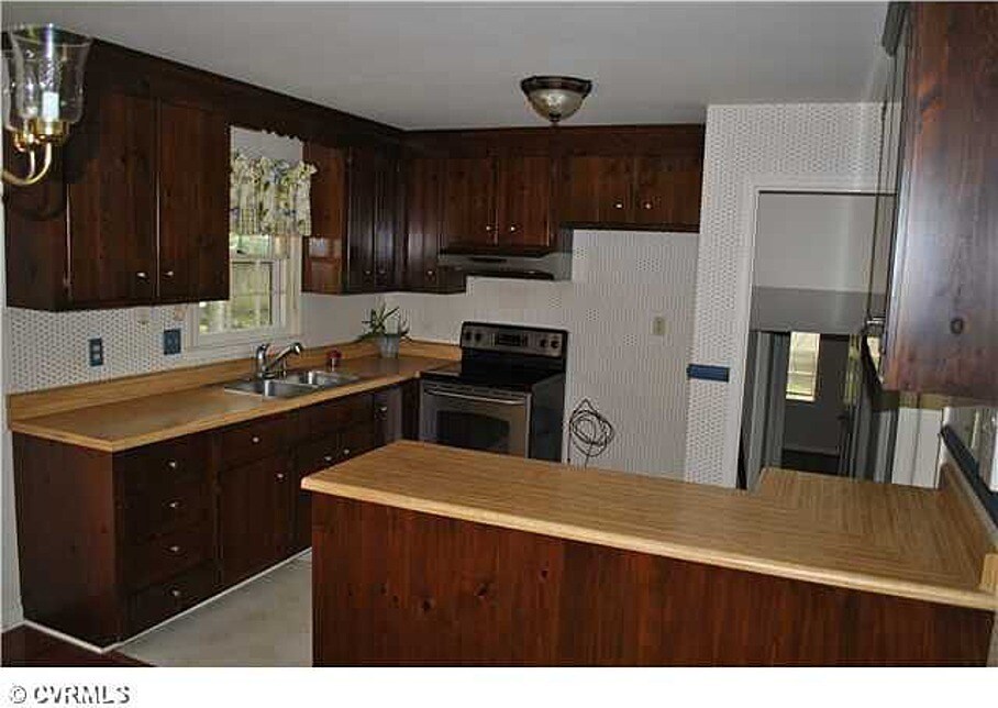 Foto del edificio - 4 BR/ 2 BA Spacious Glen Allen Tri-level. Available 12/15!