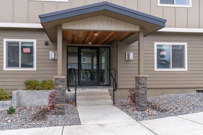 Building Entrance - Lakeside Place Apartments