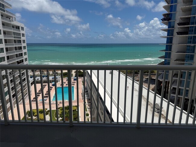 Building Photo - 5401 Collins Ave