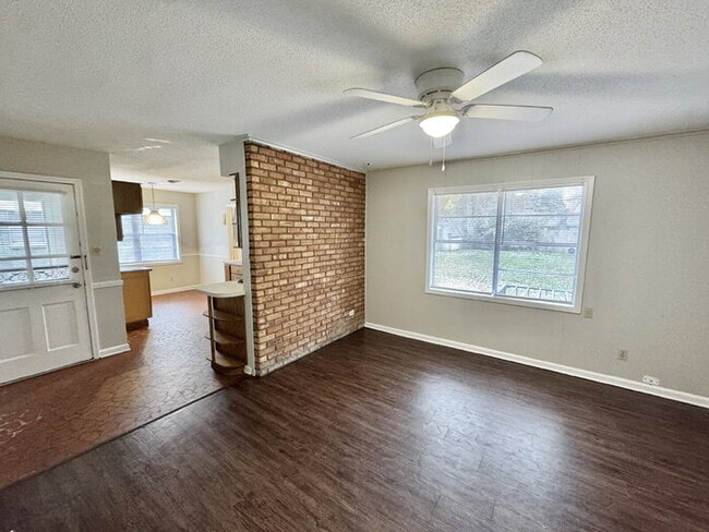 Foto del edificio - 5129 Kittie Lee Ln