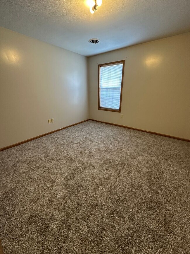 Foto del edificio - 212 S Silverwood Ln