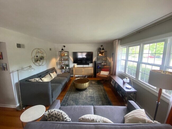 Foto del edificio - 9220 Oak Park Ave