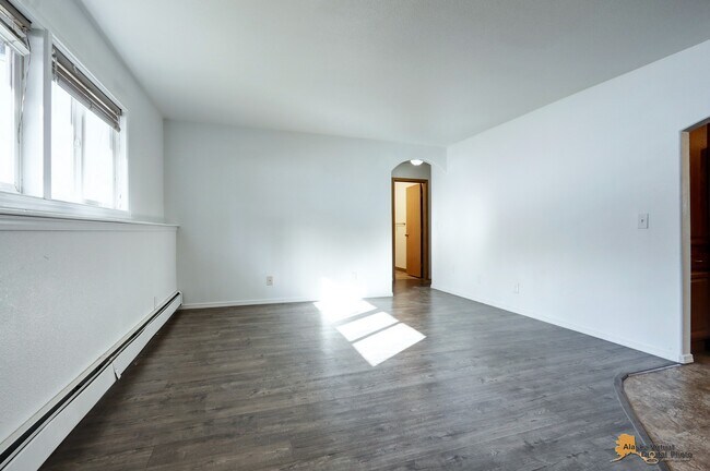 Living Room - 5401 E 38th Ct