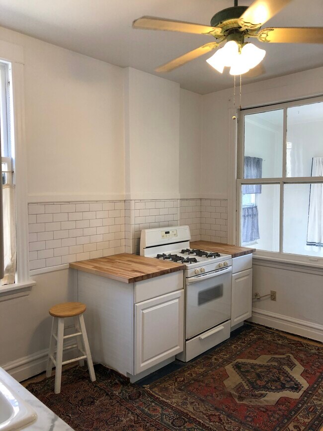 Cocina - 1233 W Newport Ave