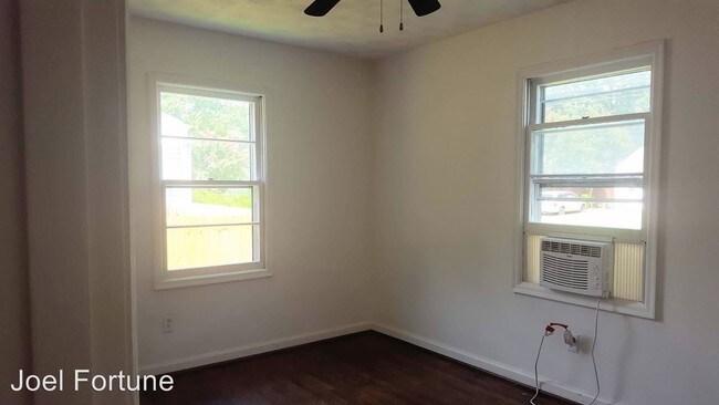 Building Photo - 3 br, 1 bath House - 632 Willow Dr