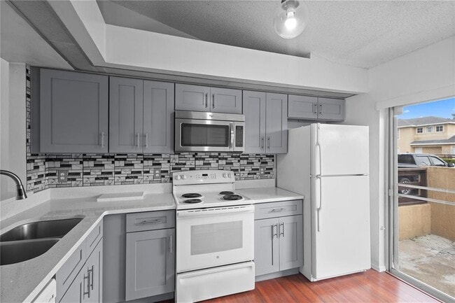 Foto del edificio - 3125 Sandy Shore Ln