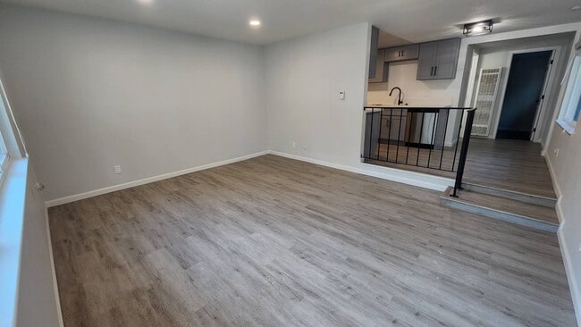 Building Photo - 579 James Ave