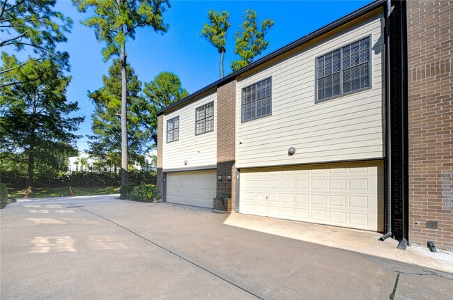 Building Photo - 19 Crestwood Dr