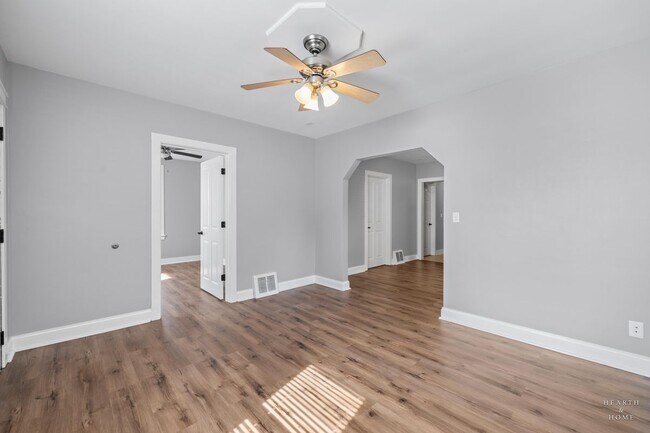 Building Photo - 908 Wheeler St
