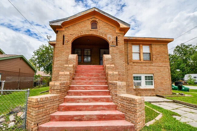 Foto del edificio - 5049 Jefferson St