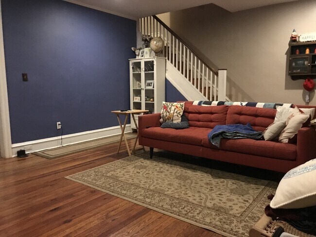 Building Photo - Stunning 3-Bedroom Townhome with One-Car G...