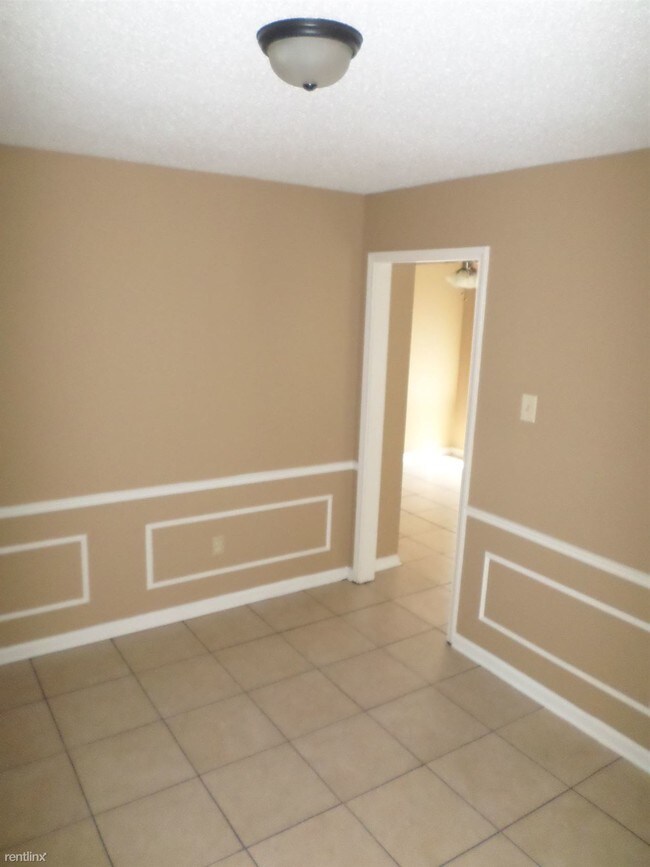 Building Photo - 2206 Woodfield Park Rd