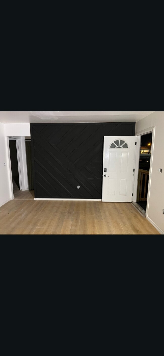 Building Photo - 2128 Vermont St