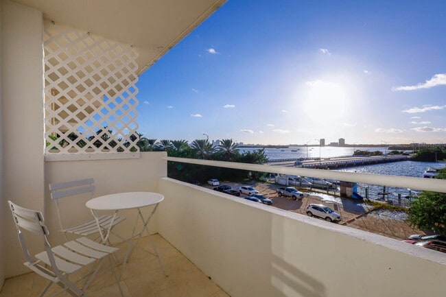 Foto del edificio - 212 West Dr