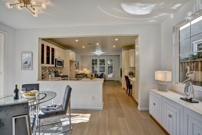 Foto del edificio - 530 Cottage Park Dr