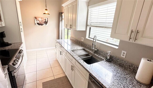 Building Photo - 790 Pine Shores Cir