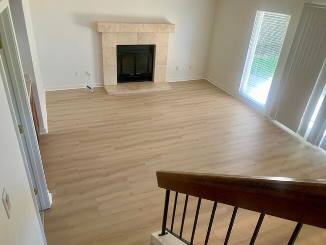 Building Photo - Large 4 bedroom in Orangevale with huge yard
