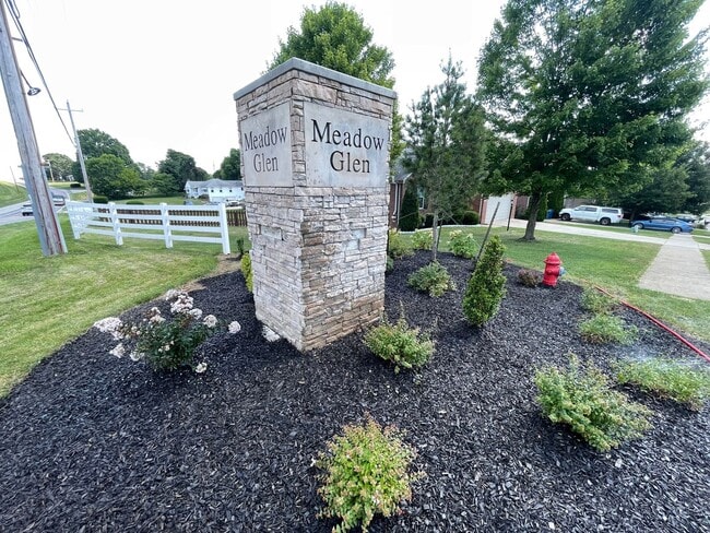 Building Photo - 3 Bedroom Home With Full Basement For Rent