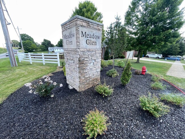 Foto del edificio - 3 Bedroom Home With Full Basement For Rent