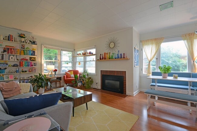 Building Photo - Mid-Century Charm and Comfort with a Sauna!