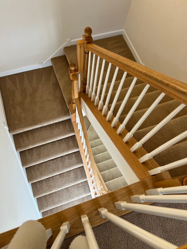 Escaleras - 429 S Kenilworth Ave