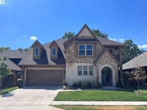 Building Photo - 108 Saddlewood Trl