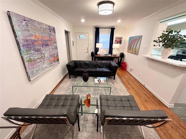 Foto del edificio - 4222 Newton Ave