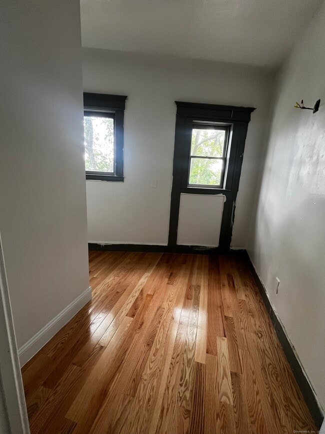 Building Photo - 11 Truman St