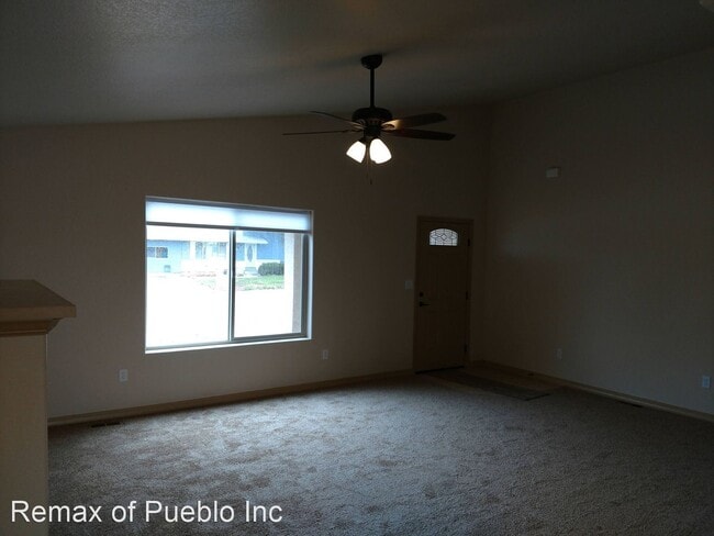 Building Photo - 3 br, 2 bath House - 2224 South Dr.