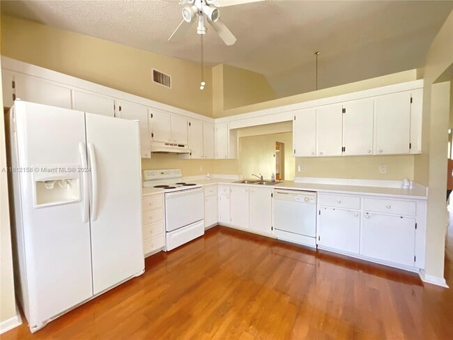 Building Photo - 7165 Wisteria Way
