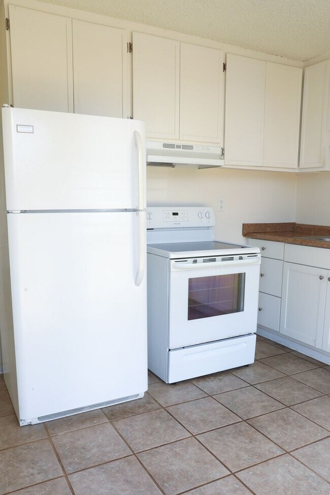 Foto del edificio - 2 BR/ 1 Bath Low- rise Apartment