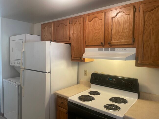 Kitchen - 2071 Emery Ct