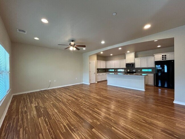 Building Photo - 204 Birch Oak Ln