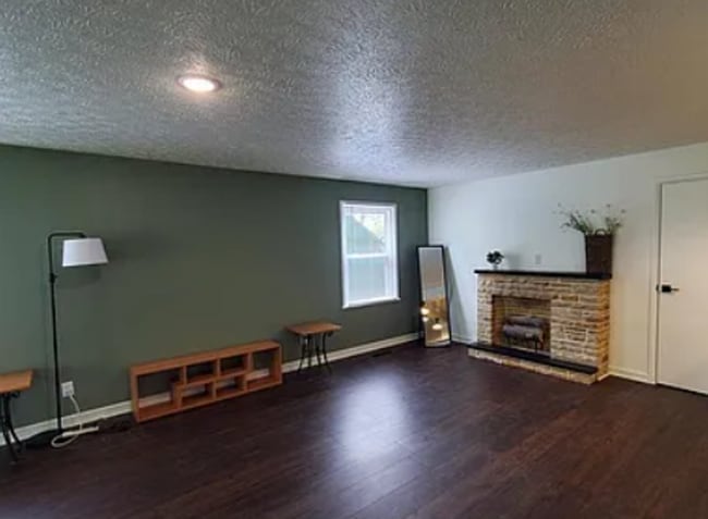 Building Photo - Cute 2 bedroom in South East Springfield