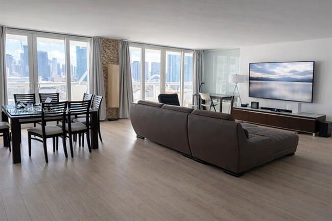 Photo - 1717 N Bayshore Dr Apartment