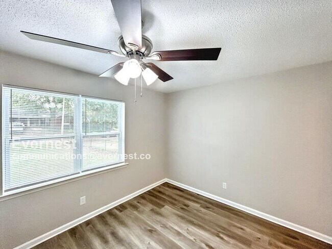 Foto del edificio - 8641 Kinard Cove
