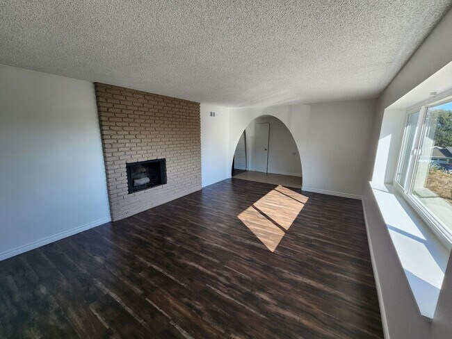 Foto del edificio - Beautiful Newly Renovated 3 Bedroom 2 Bath...