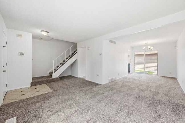Foto del edificio - $2,040.95, 2-bed, 2-bath in Aurora with in Unit Laundry!