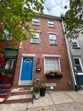 Building Photo - 2027 E Sergeant St