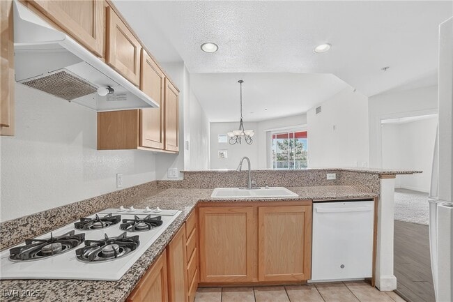 Building Photo - 87 E Agate Ave
