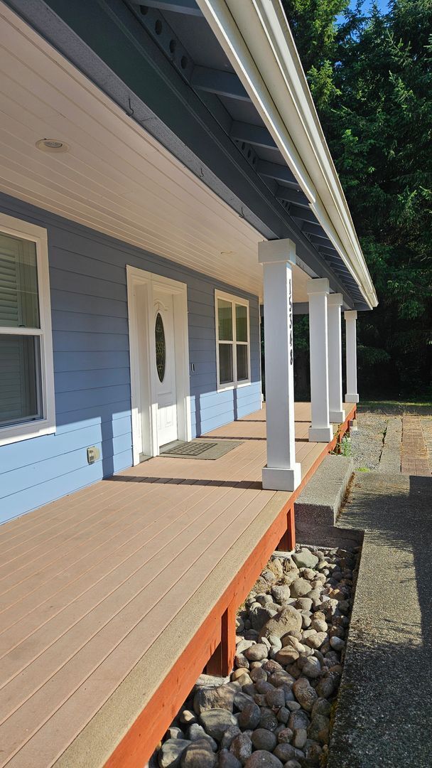 Building Photo - 4 bedroom home on Large 5 acre lot country...