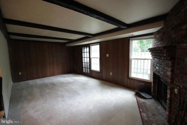 Building Photo - 7901 Central Park Cir