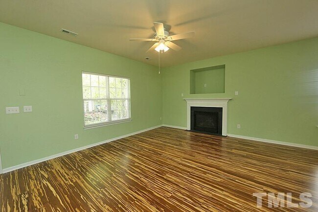 Foto del edificio - 225 Basset Hall Dr