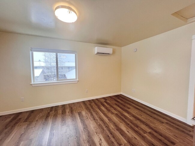 Building Photo - LOVELY SISTERS APARTMENT, CLOSE TO DOWNTOWN!