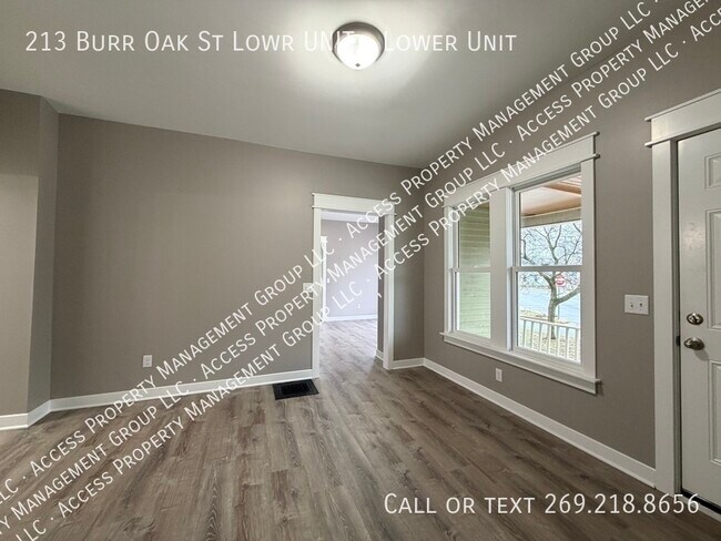 Building Photo - 213 Burr Oak St