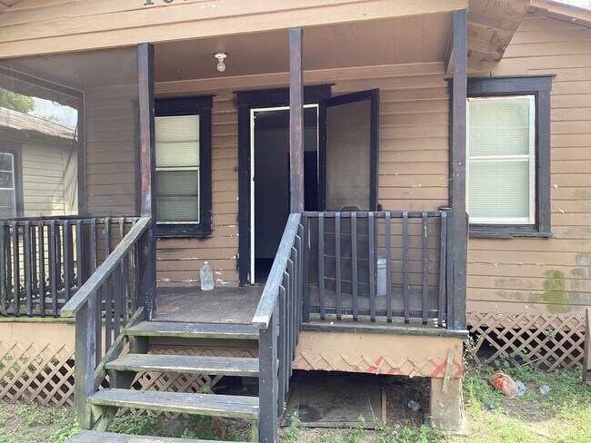 Building Photo - West orlando row home