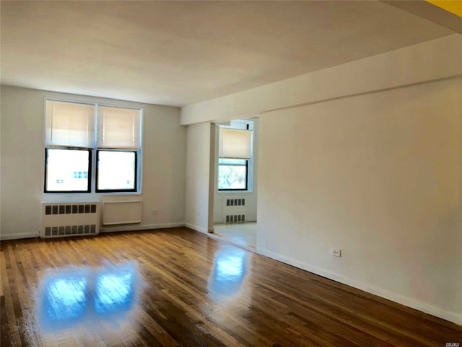 Building Photo - 152-72 Melbourne Ave