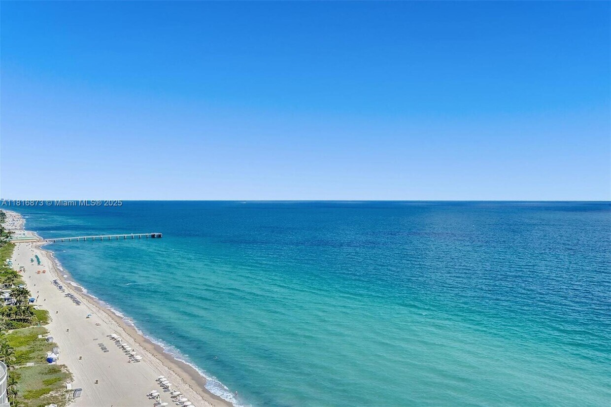 Primary Photo - 15701 Collins Ave